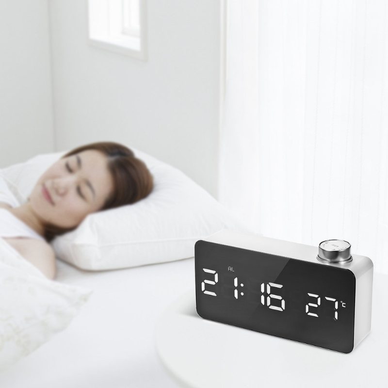 Digitálny Led Zrkadlový Budík 12h/24h Displej Nastaviteľná Svietivosť Funkcia Snooze