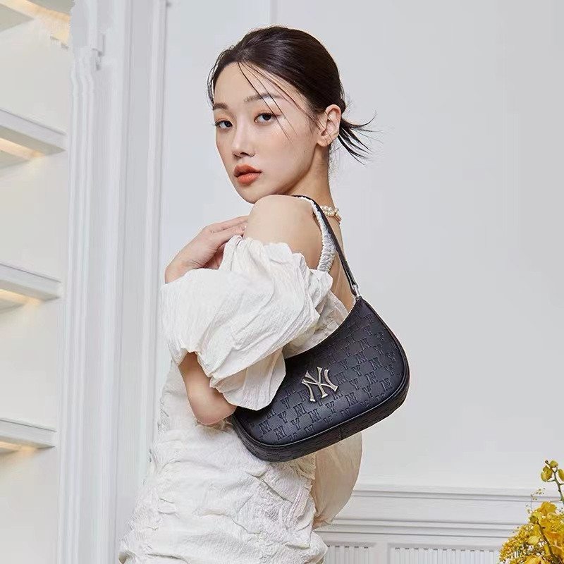 Mlb Underarm Bag Summer High-end Feeling Niche White Crescent Bag Kabelka Cez Rameno Malá Taška